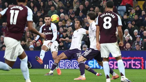 ผลบอลเมื่อคืน แมนยู ไม่รอด บุกพ่าย แอสตัน วิลล่า ศึกพรีเมียร์ลีก