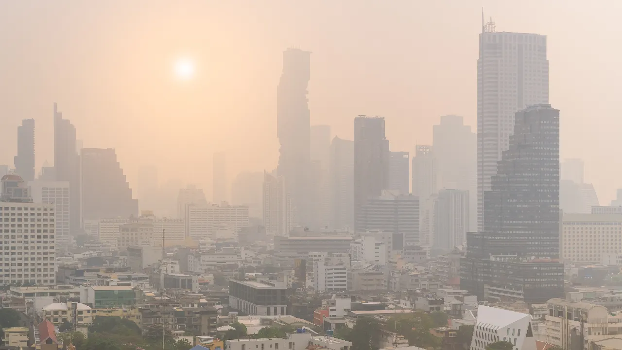 เช็กค่าฝุ่น PM 2.5 ใน กทม. เช้าวันนี้ คุณภาพอากาศอยู่ในเกณฑ์ปานกลาง