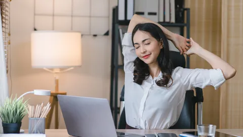 ลาขาด Office Syndrome 3 ท่ายืดเส้นง่ายๆ ที่โต๊ะทำงาน ทำได้ใน 1 นาที