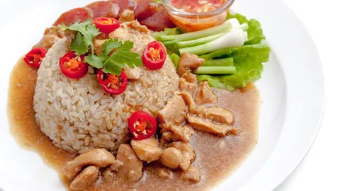 สูตรลับข้าวหน้าไก่ “เนื้อนุ่ม-น้ำข้น” ทำกินเองได้ อร่อยเหมือนไปต่อแถวร้านดัง