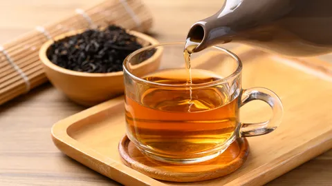 สายเฮลตี้ต้องรู้ ประโยชน์ของชาดำ vs มัทฉะ ต่างกันอย่างไร พร้อมข้อควรระวังที่ห้ามมองข้าม