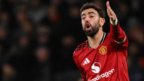 ไม่รอช้า "แมนยู" ตัดสินใจแล้ว หลัง "บรูโน่" เจ็บ ก่อนเปิดตลาดนักเตะ ม.ค. นี้