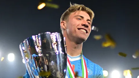 จากกันโดยสมบูรณ์ "ฮอยลุนด์" โพสต์คล้ายแซะ "แมนยู" หลังช่วย "นาโปลี" คว้าแชมป์ "ซูเปอร์โคปปา"