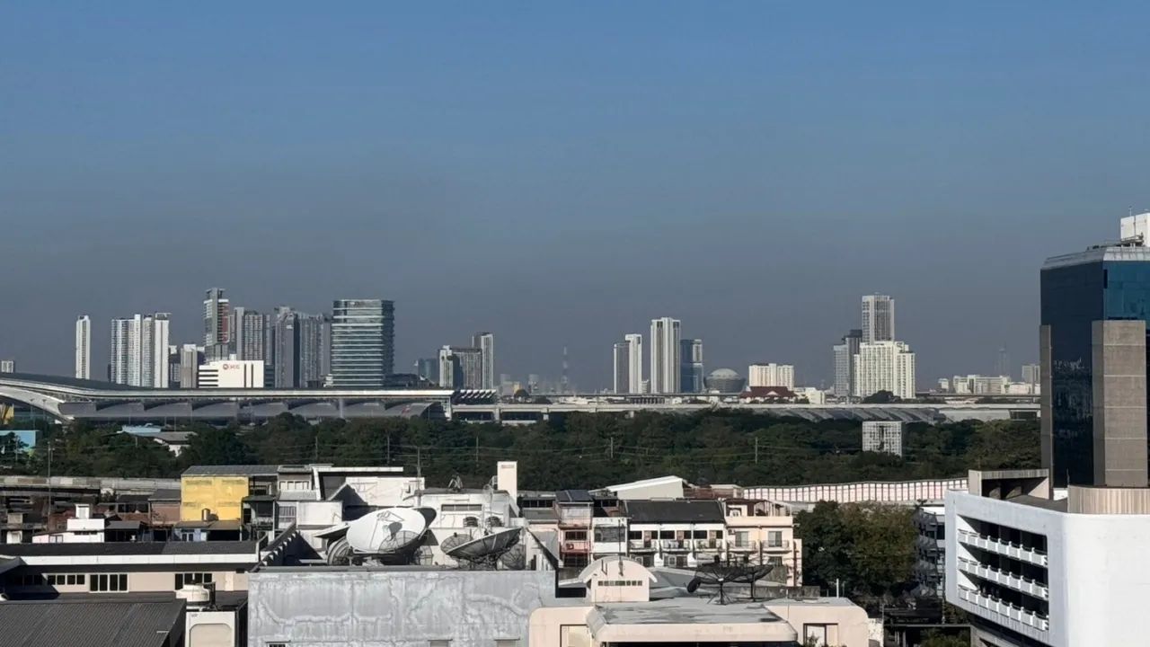 เช้านี้ กทม. ค่าฝุ่น PM 2.5 เกินมาตรฐาน 4 พื้นที่ เริ่มมีผลกระทบต่อสุขภาพ