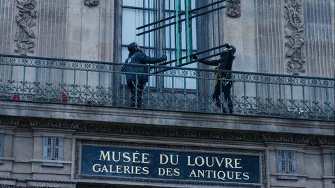 พิพิธภัณฑ์ลูฟวร์เร่งอุดช่องโหว่ ติดเหล็กดัดหน้าต่างที่ถูกโจรบุก