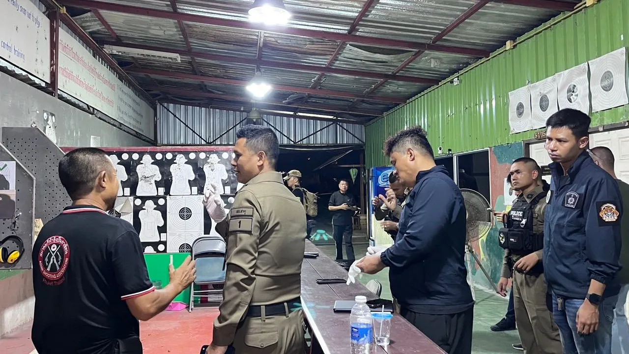 หนุ่มขับรถตู้เข้ามาสนามยิงปืน ก่อนยิงตัวเองต่อหน้าครูฝึก ล่าสุดเสียชีวิตแล้ว