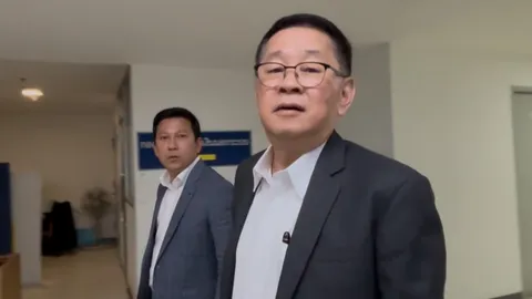 “ประเสริฐ” ให้ปากคำ DSI ปม MOU ดีอี-บ.สิงคโปร์ โยงคดีพิเศษสแกนม่านตา มองกลั่นแกล้งทางการเมือง