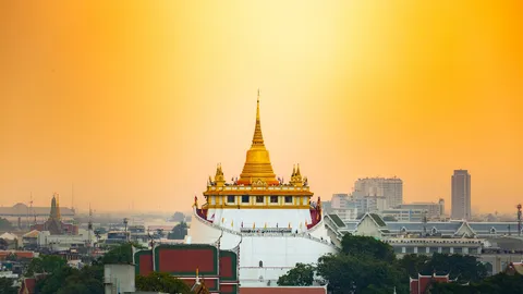 เช็กอิน 5 พิกัดรับพลังบวก เสริมสิริมงคลรับแสงแรกของปีในกรุงเทพฯ