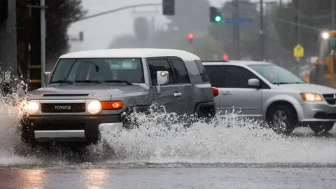 พายุคริสต์มาสถล่มแคลิฟอร์เนียใต้ ฝนตกหนัก-เสี่ยงดินถล่ม ผู้ว่าฯ ประกาศภาวะฉุกเฉิน