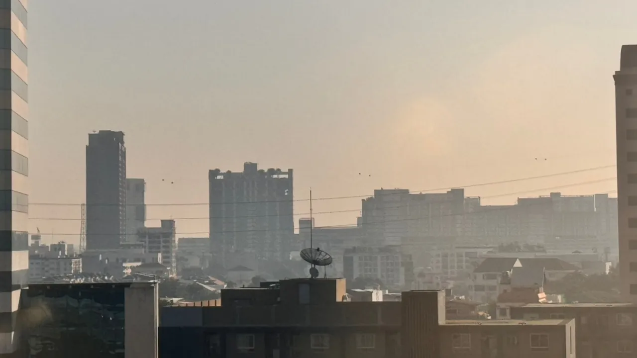 คนกรุงอ่วม เช้านี้ค่าฝุ่น PM 2.5 เกินมาตรฐาน 19 พื้นที่ เริ่มมีผลกระทบต่อสุขภาพ