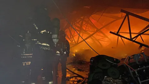 ระทึกไฟไหม้โกดังเก็บเครื่องมือช่าง ย่านบางพลี เผายับ 23 ล้าน