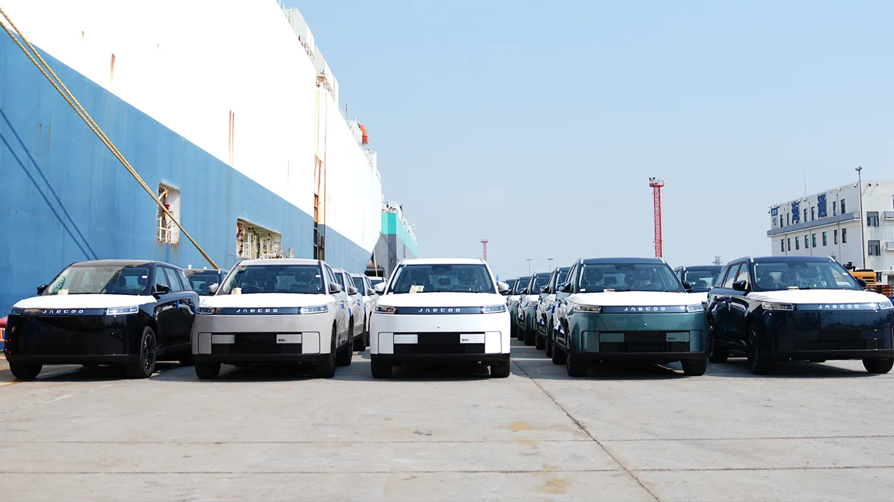 Omoda & Jaecoo เชิญลูกค้ารับรถ JAECOO 5 EV ที่ท่าเรือแหลมฉบัง พร้อมออกค่าโรงแรมให้