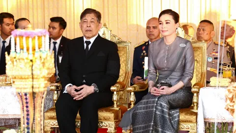 "ในหลวง-ราชินี" ทรงเปิดสะพานมิตรภาพไทย - ลาว แห่งที่ 5 ที่บึงกาฬ