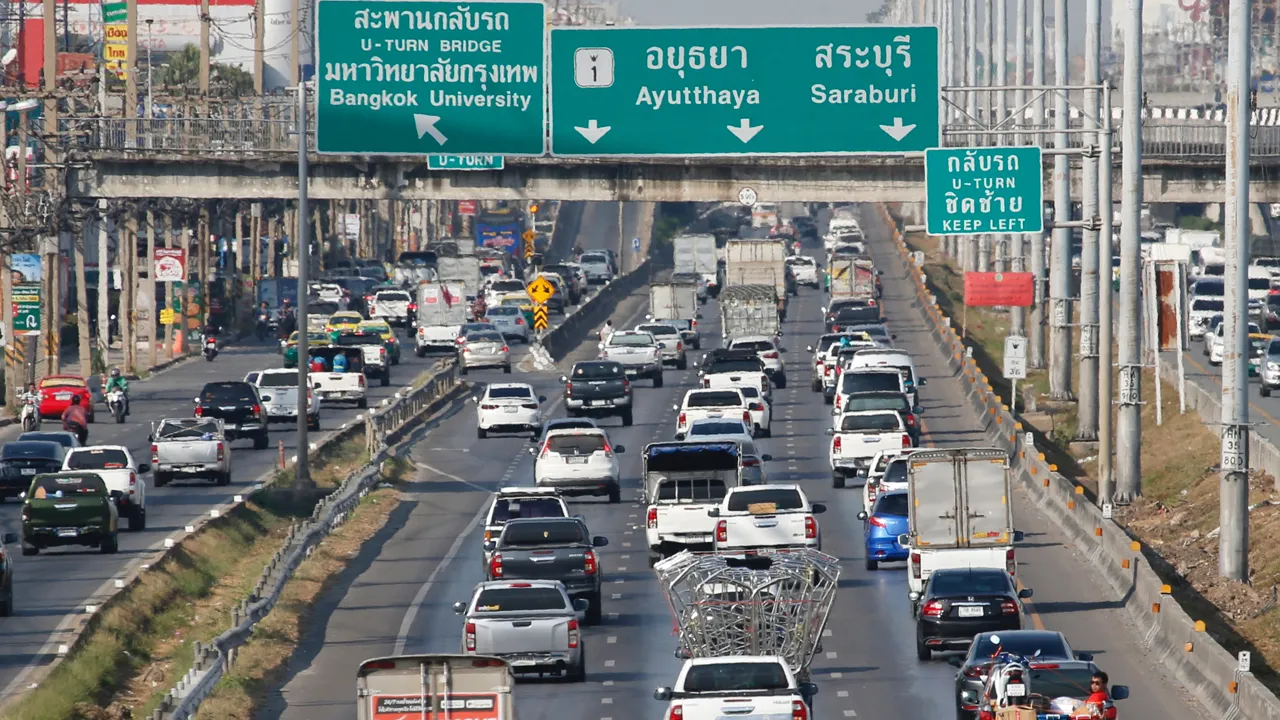 เช็กด่วน กรมทางหลวงแนะทางลัดออกกรุงเทพฯ 21 เส้นทางเลี่ยงรถติดปีใหม่ 2569