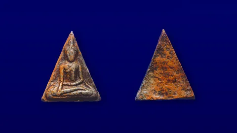 พระนางพญาเข่าบ่วงคราบคำ