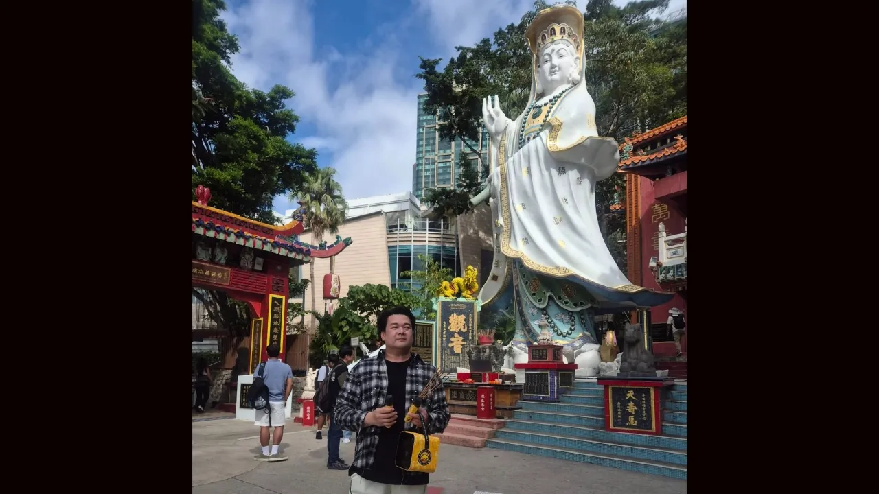 มูแบบตะโกน วิน เวคิน หิ้วลำโพง-ไมค์ บินลัดฟ้าถวายเจ้าแม่กวนอิมฮ่องกง