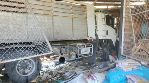 สลด รถพ่วงพุ่งชนบ้านพัง 3 หลัง ยายวัย 78 ดับ สาหัส 1 คนขับรถเสพยาบ้ามาจริง