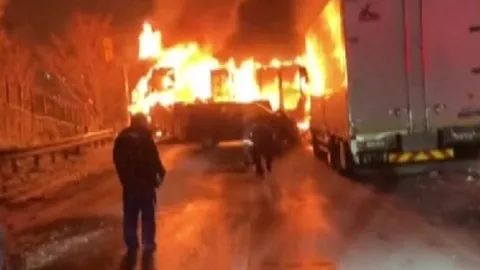 รถชน 50 คันรวด บนทางด่วนญี่ปุ่น ดับแล้ว 2 ศพ เจ็บอีกหลายสิบคน