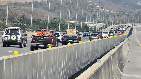 M6 เปิดวิ่งฟรี-แต่รถติดยาว ปากช่องหนึบ ถนนเอเชียแน่น เหนือชะลอตัว แห่กลับปีใหม่