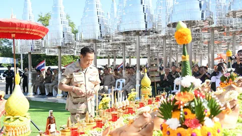 “อนุทิน” บินบุรีรัมย์ บวงสรวง ร.1 ปิดทองฐานฉัตรต้นที่ 37 “เนวิน” ยื่นส้มหวานให้ทาน