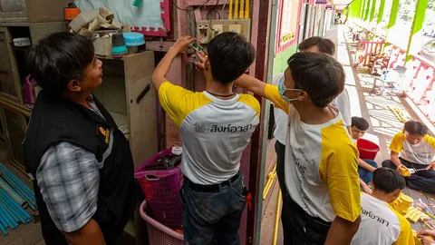 อาชีวะอินทร์บุรี ลุยซ่อมโรงเรียนน้ำท่วม เป็นของขวัญปีใหม่ให้น้อง จ.สิงห์บุรี