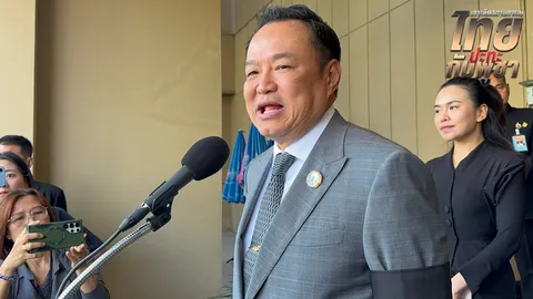 “อนุทิน” ลั่น ไทยปักธงได้คือที่ไทย ทำท่าพลัส สวัสดีปีใหม่ บอกไม่ต้องชี้แจงปม “เป๊ก”