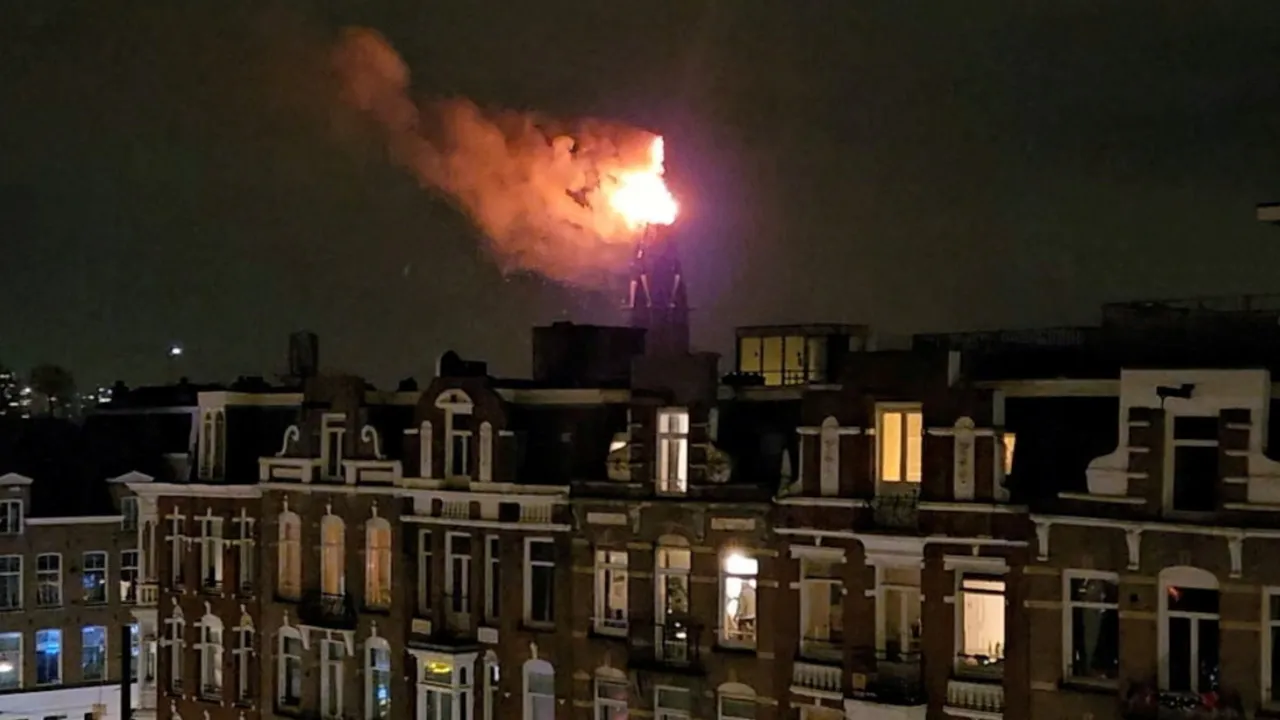 เดือดรับปีใหม่ ไฟไหม้โบสถ์เนเธอร์แลนด์ มือมืดทำร้ายตำรวจ-กู้ภัย