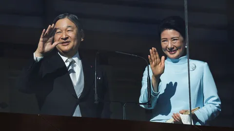 สมเด็จพระจักรพรรดิญี่ปุ่นเสด็จออกมหาสมาคมรับปีใหม่ “เจ้าชายฮิซาฮิโตะ” ร่วมพิธีเป็นครั้งแรก