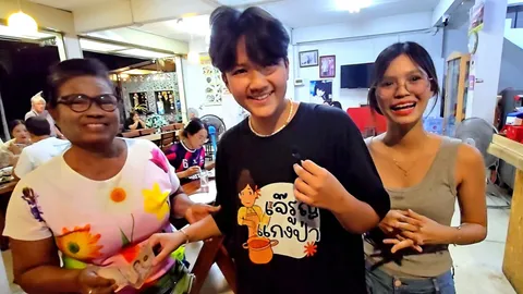 “เจ๊บ้าบิ่น” ทำลอตเตอรี่ชุด 5 ใบหล่นขณะเดินขาย โชคดีมีคนเก็บคืน แถมถูกรางวัล