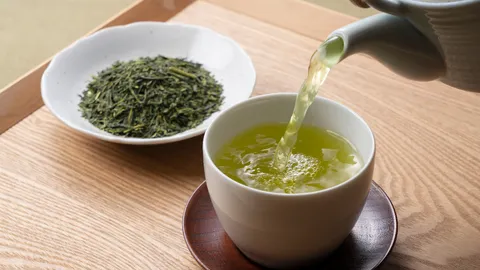 ไขความลับทำไม “ชาเขียว” ถึงเป็นเครื่องดื่มสามัญประจำบ้านของคนที่รักสุขภาพ และอยากอายุยืน