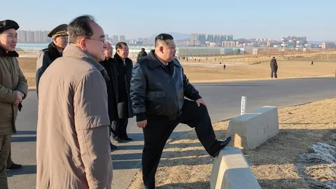 เกาหลีเหนือยิงขีปนาวุธท้าทายผู้นำเกาหลีใต้เยือนจีน ท่ามกลางตึงเครียดสหรัฐฯ โจมตีเวเนซุเอลา