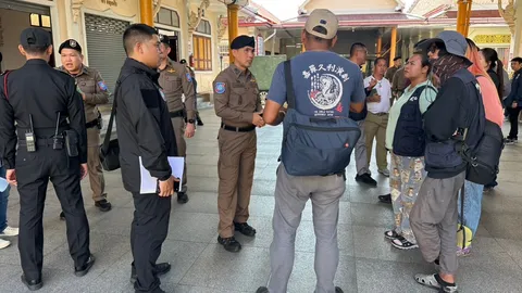 ตำรวจท่องเที่ยว ลุยจัดระเบียบ “ช่างภาพเจ้าถิ่น” วัดอรุณฯ กีดกันนักท่องเที่ยว