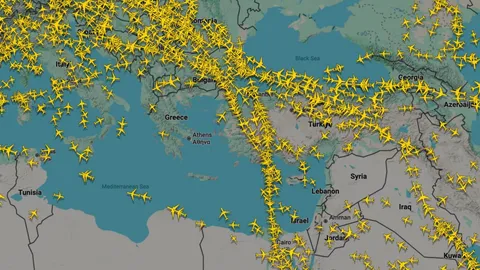 ผู้โดยสารตกค้างทั่วยุโรป หลังระบบสื่อสารขัดข้องบีบกรีซปิดน่านฟ้า