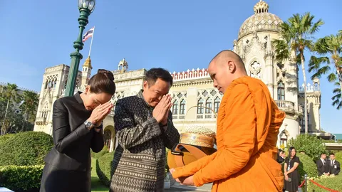 นายกฯ พร้อมภริยา นำ ครม.ทำบุญปีใหม่ 2569 อวยพรคนไทยร่ำรวยเงินทอง-ประเทศมั่นคงแข็งแรง