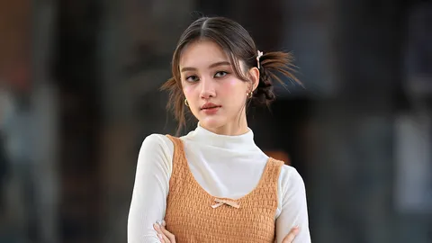 ปังไกลแดนมังกร "ลิซ่า อลิซา" ขึ้นแท่นนางเอกโกอินเตอร์ สวมบท "สาวไทยข้ามภพ" สร้างไวรัลเขย่าโซเชียล