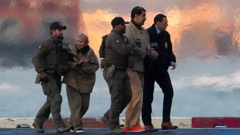 มาดูโร-ภริยา ถึงศาลในนิวยอร์กแล้ว จ่อถูกดำเนินคดีหลายข้อหา