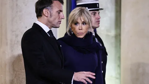 ศาลปารีสตัดสินลงโทษ 10 ราย ฐานไซเบอร์บูลลี่ "บริจิตต์ มาครง" ภริยาประธานาธิบดีฝรั่งเศส