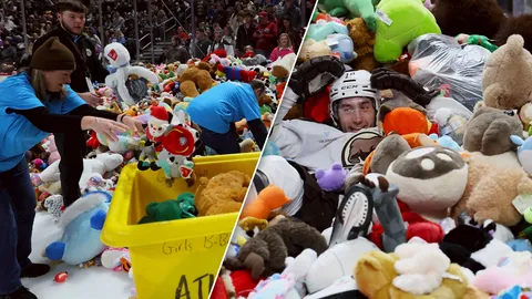 ลานไอซ์ฮอกกี้กลายเป็นทะเลตุ๊กตาหมี เมื่อทีมเจ้าบ้านทำประตูแรกได้ ความน่ารักที่ส่งต่อให้ทุกคน