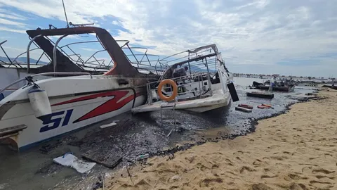 พฐ. เร่งหาสาเหตุไฟไหม้สปีดโบ๊ทที่อ่าวฉลอง หวั่นคราบน้ำมันกระทบสิ่งแวดล้อม