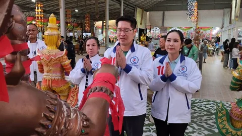 "เต้ มงคลกิตติ์" ขอพร "ท้าวเวสสุวรรณ" ฮือฮาลวงไหทองคำได้เลขเดียวกับเบอร์พรรค