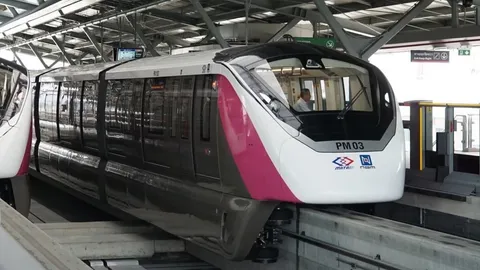 “ในหลวง” พระราชทานชื่อ “วิวัฒน์นคร” รถไฟฟ้าสายสีชมพู