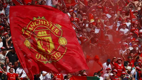 แมนยู มาแล้ว ยื่นซื้อ "ปีกตัวเทพ" ร่วมทัพ 90 ล้านยูโร