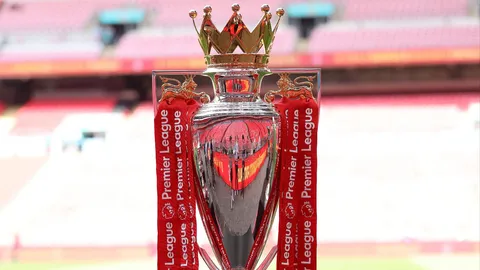 มี 1 ทีมคาดไม่ถึง "ซูเปอร์คอม" ทำนายแชมป์พรีเมียร์ลีก 2025-26 หลังจบนัดที่ 21