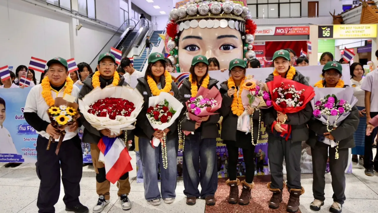 ต้อนรับเด็กไทยกลับบ้าน "ทีมอาชีวศึกษาเชียงราย" หลังคว้าแชมป์แกะสลักหิมะนานาชาติ