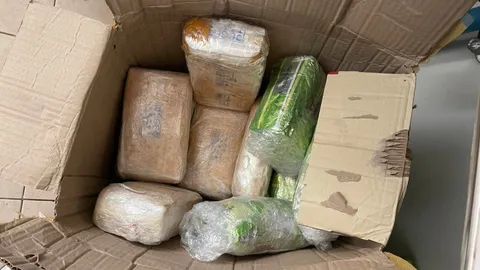 หนีไม่รอด ตำรวจตามรวบหนุ่มลูกครึ่งไทยออสซี ลอบนำ “ยาเสพติด” เข้ามาขายในภูเก็ต