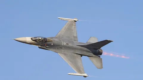 เด็กๆ ระทึกใจ โชว์ F16-กริพเพน "ลุงหนู" เปิดทําเนียบรับครอบครัววีรบุรุษ จัดงานทั่วประเทศคึกคัก