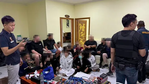 ตม.ทลายบ่อนโป๊กเกอร์นานาชาติ ปฏิบัติการบุกจู่โจม เปิดเย้ยเมืองพัทยา