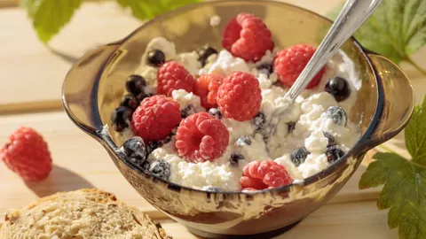 คอทเทจชีส คืออะไร? เปิดประโยชน์ "ซูเปอร์ฟู้ด" โปรตีนสูง ตัวช่วยลดน้ำหนักที่คนรักสุขภาพต้องมี