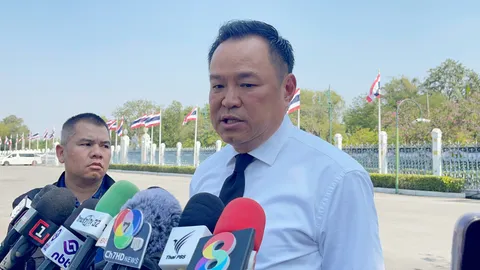 นายกฯ กินข้าวเที่ยงตลาดนางเลิ้ง ชี้ ลอบวางระเบิด จชต. เหตุก่อความไม่สงบ