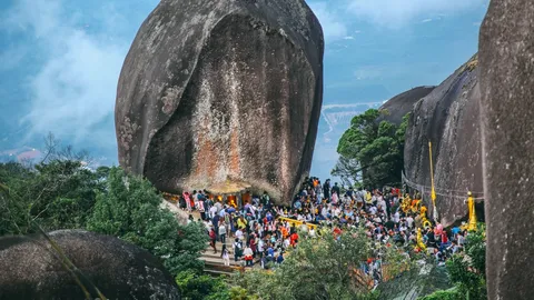 เขาคิชฌกูฏ 2569 เปิดวันไหน เช็กกำหนดการ พร้อมวิธีเดินทางทริปสายบุญ